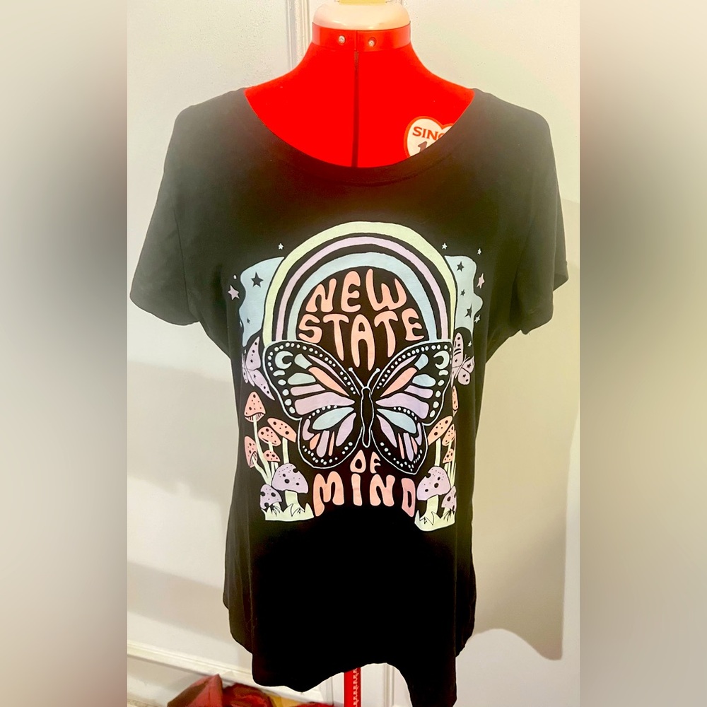 Wound Up Black Graphic Short Sleeve Tee Mushroom Butterfly size 19